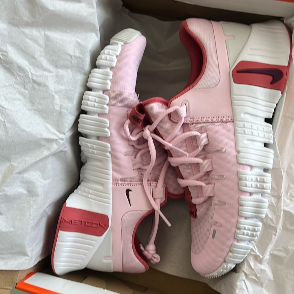 W NIKE FREE METCON 5 BRAND NEW NEVER WORN